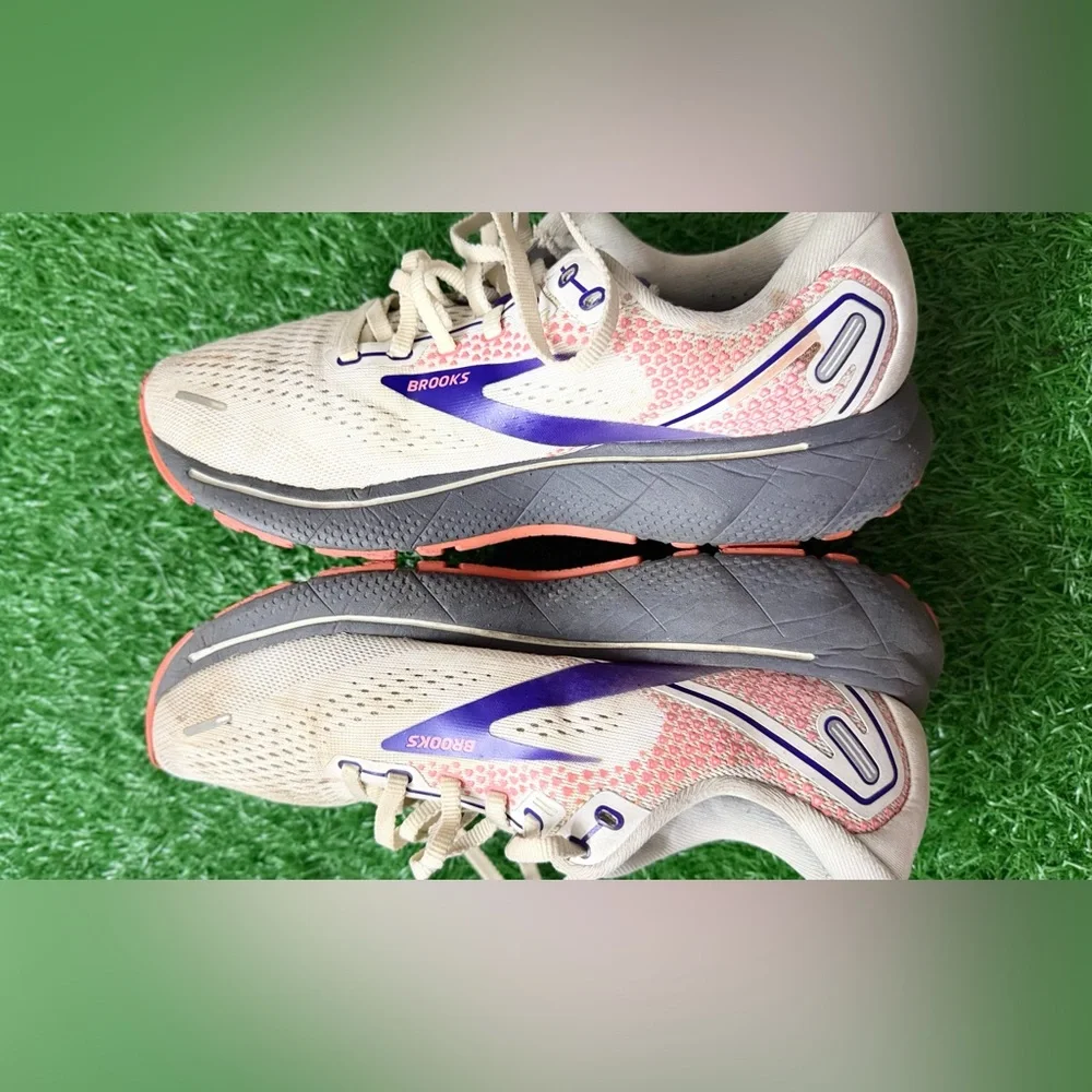 Brooks Women's Sneakers - Gray Size 9‎